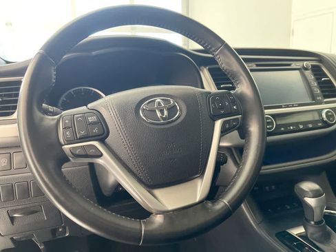 Used 2017 Toyota Highlander SE w/ Carpet Mat Package AWD/4WD image 14