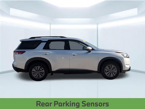 Used 2024 Nissan Pathfinder SV image 9