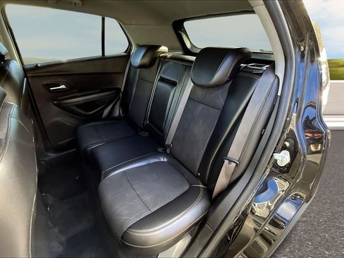 Used 2019 Chevrolet Trax LT w/ LT Convenience Package image 14