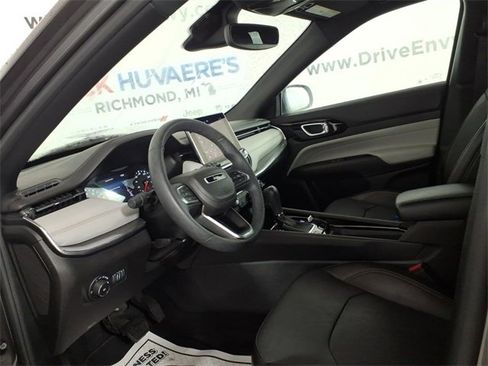 Used 2023 Jeep Compass Limited image 10