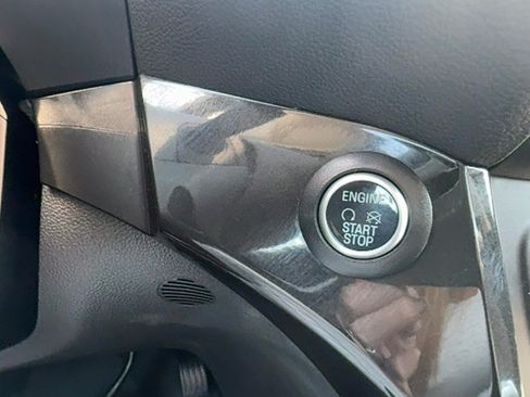 Used 2019 Ford Escape SE w/ SE Sport Appearance Package AWD/4WD image 29