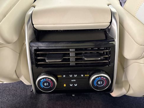 Certified 2025 Land Rover Range Rover Autobiography AWD/4WD image 26
