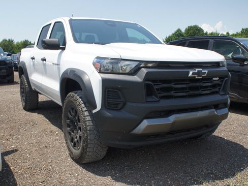 Used 2023 Chevrolet Colorado Trail Boss w/ Advanced Trailering Package AWD/4WD image 2