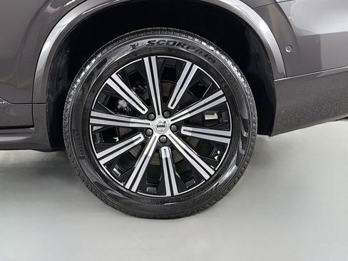 Certified 2023 Volvo XC90 B6 Plus image 32