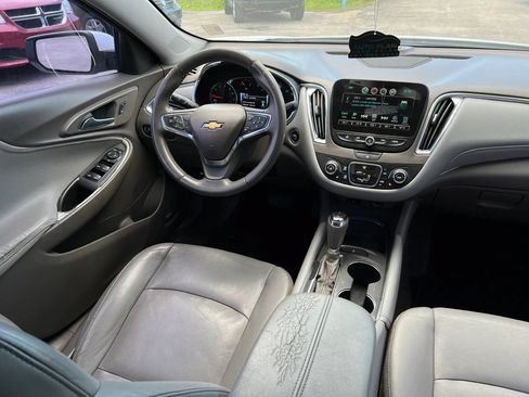 Used 2017 Chevrolet Malibu LT w/ Leather Package FWD image 14