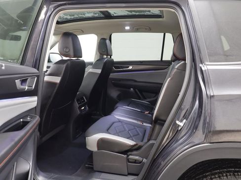 Used 2025 Volkswagen Atlas Peak Edition SE AWD/4WD image 12