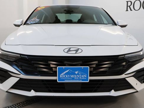 Used 2025 Hyundai Elantra SEL FWD image 2
