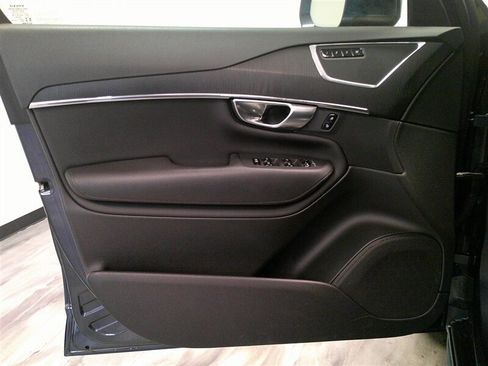 Used 2020 Volvo XC90 T6 Momentum w/ Protection Package Premier image 43