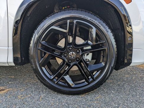 New 2026 Volkswagen Tiguan SE R-Line image 11