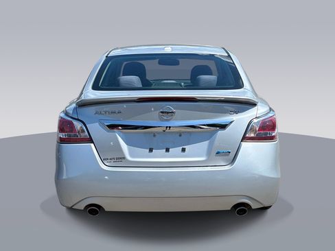 Used 2014 Nissan Altima 2.5 SV w/ Convenience Package FWD image 6