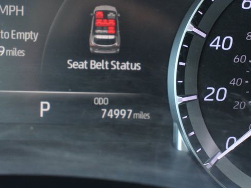 Used 2022 Toyota Highlander XLE AWD/4WD image 31