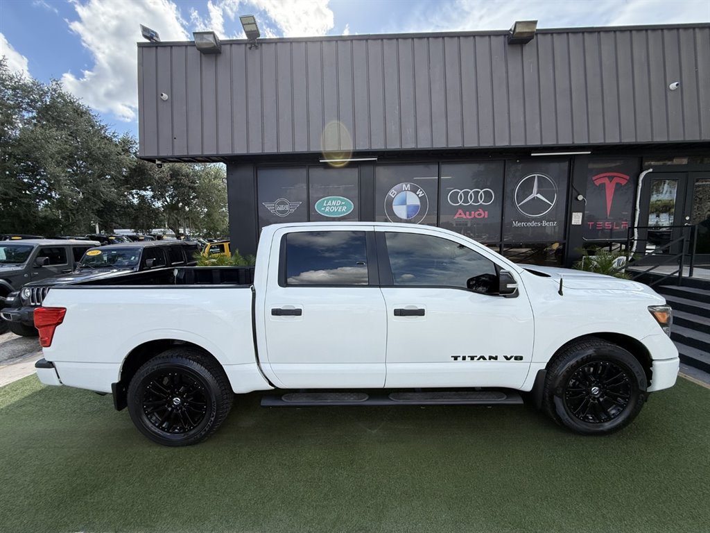 Used 2018 Nissan Titan SV w/ SV Convenience Package AWD/4WD image 9
