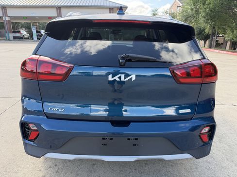 Used 2022 Kia Niro LXS FWD image 6