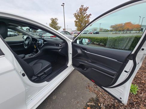 Used 2023 Toyota Camry SE image 10