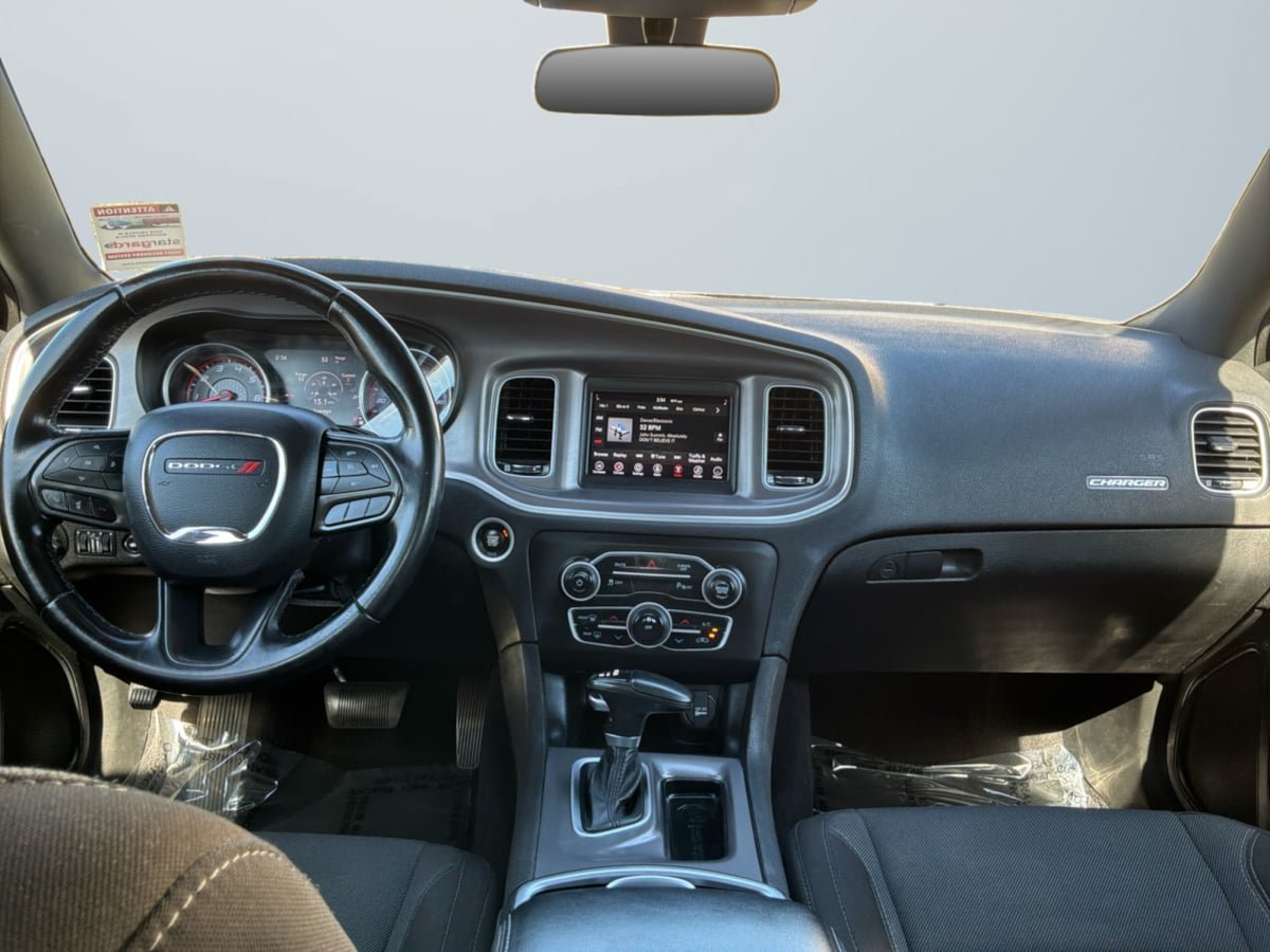 Used 2022 Dodge Charger SXT RWD image 10