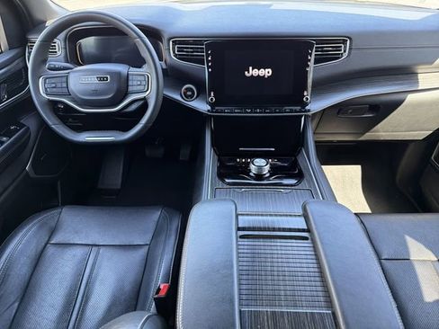 Used 2024 Jeep Wagoneer L Series II RWD image 4