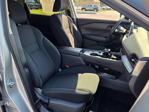 Used 2024 Nissan Rogue S FWD image 15