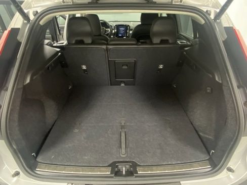 Certified 2025 Volvo XC40 B5 Plus image 9