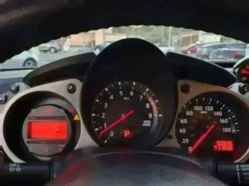 Used 2014 Nissan 370Z Coupe RWD image 29