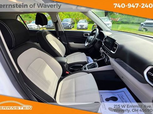 Used 2025 Hyundai Venue SEL FWD image 27