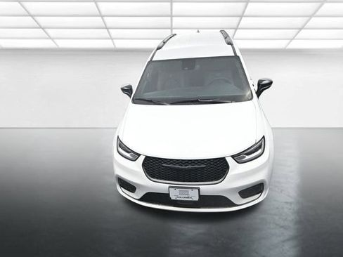 New 2026 Chrysler Pacifica Select w/ S Appearance Package image 11