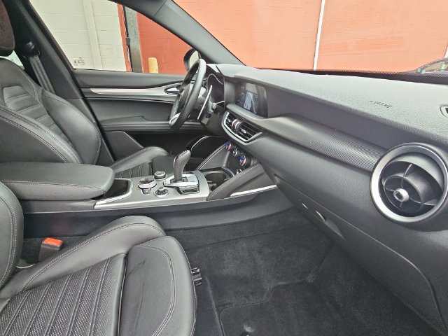 Used 2022 Alfa Romeo Stelvio Veloce AWD/4WD image 44
