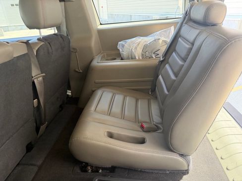 Used 2004 HUMMER H2 w/ Preferred Equipment Group AWD/4WD image 23