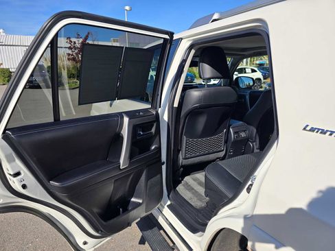 Used 2016 Toyota 4Runner Limited image 17