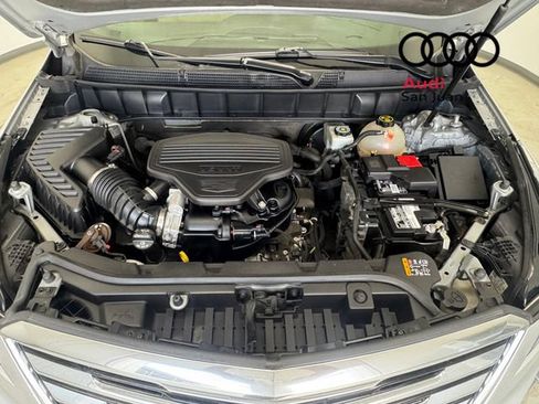 Used 2019 Cadillac XT5 Premium Luxury FWD image 4