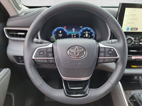 Used 2026 Toyota Highlander Limited AWD/4WD image 21