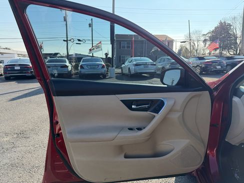 Used 2017 Nissan Altima 2.5 SV w/ Convenience Package image 9