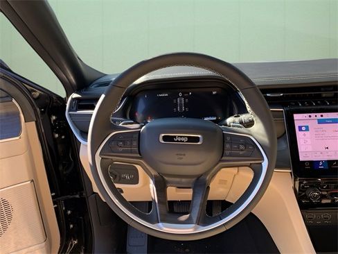 New 2025 Jeep Grand Cherokee Limited w/ Black Appearance Package image 19