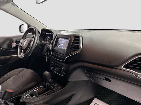 Used 2020 Jeep Cherokee Latitude w/ Cold Weather Group AWD/4WD image 30