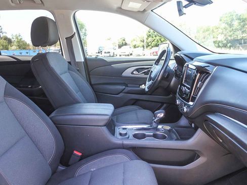 Used 2021 Chevrolet Traverse LT image 18