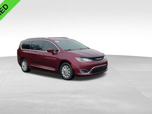 Used 2018 Chrysler Pacifica Touring-L Plus image 3