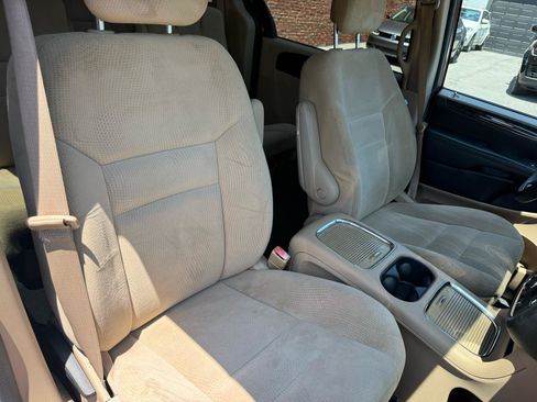 Used 2016 Dodge Grand Caravan SXT FWD image 9