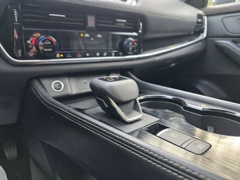 Used 2023 Nissan Rogue SL w/ SL Premium Package image 26