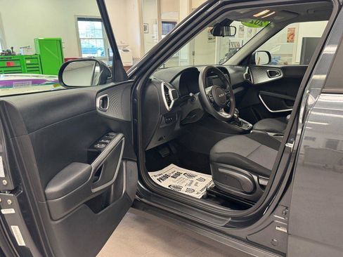 Used 2025 Kia Soul LX w/ LX Technology Package image 11