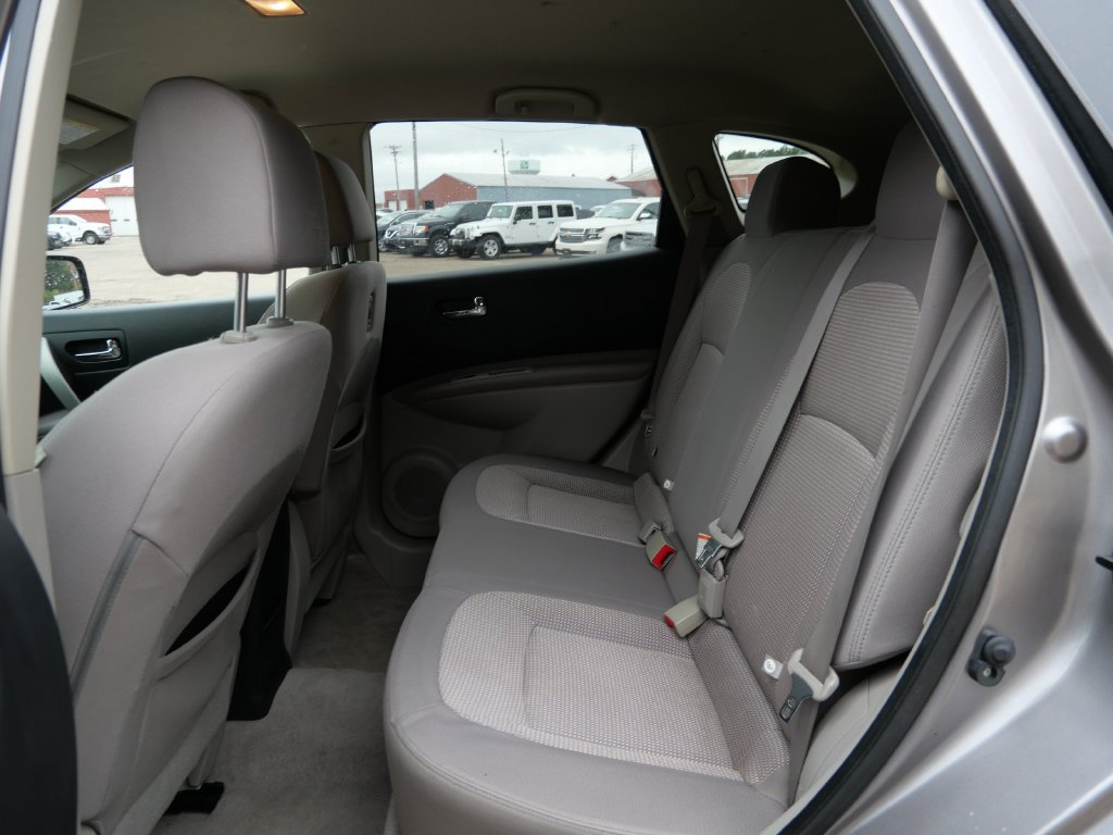 Used 2011 Nissan Rogue SV AWD/4WD image 18