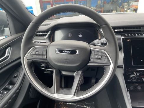 New 2025 Jeep Grand Cherokee L Laredo w/ Luxury Tech Group I image 2