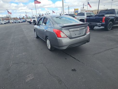 Used 2018 Nissan Versa SV FWD image 5
