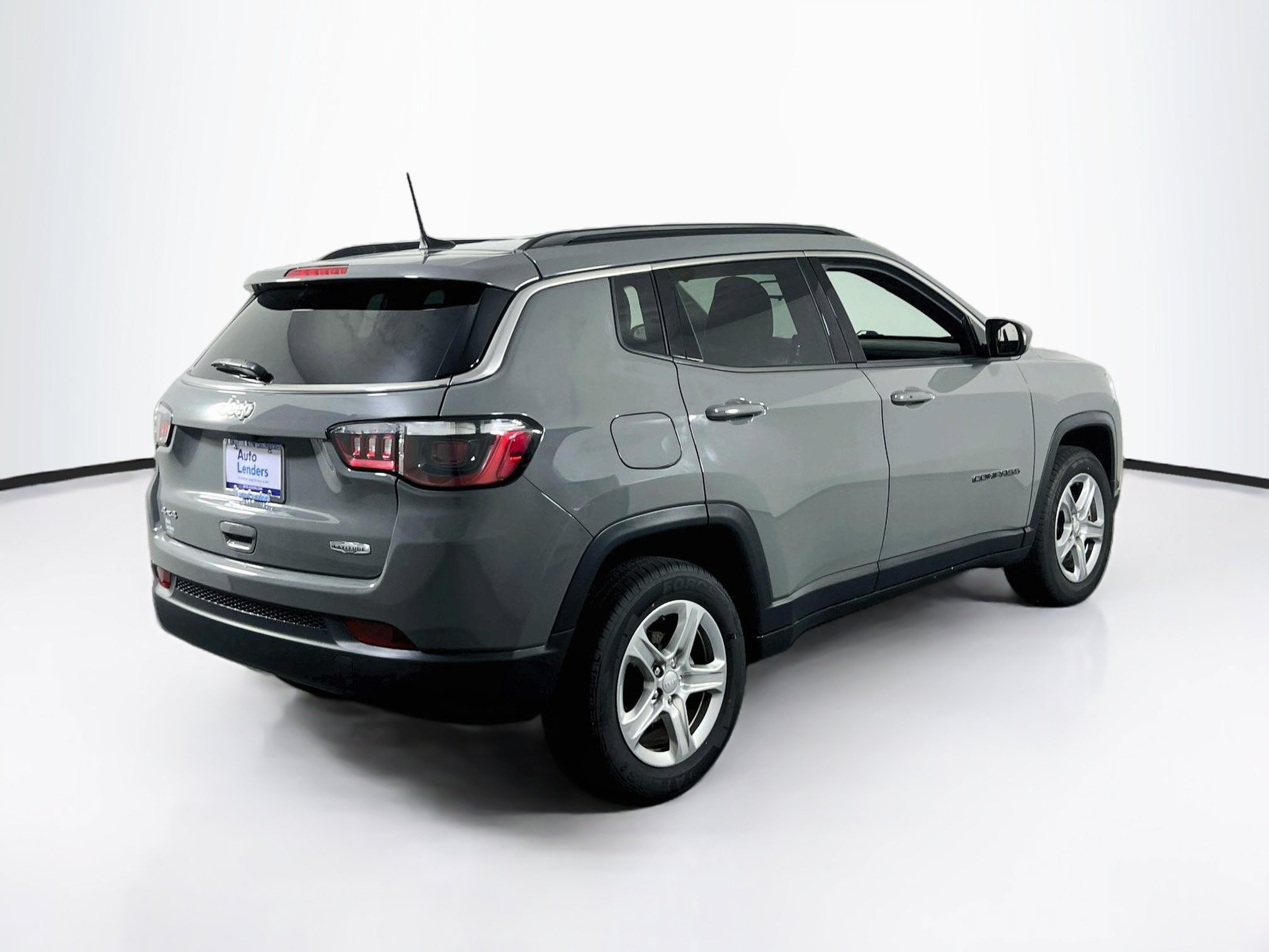 Used 2023 Jeep Compass Latitude AWD/4WD image 5