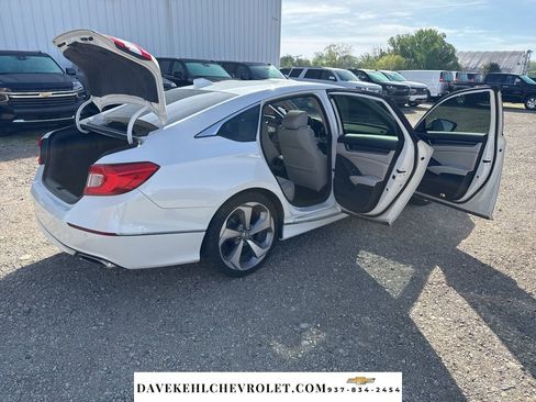 Used 2018 Honda Accord Touring image 32