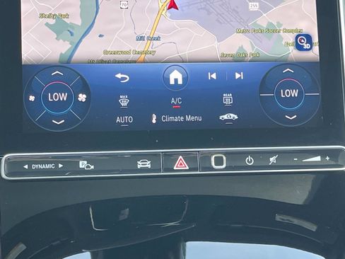 Used 2025 Mercedes-Benz GLC 300 image 30