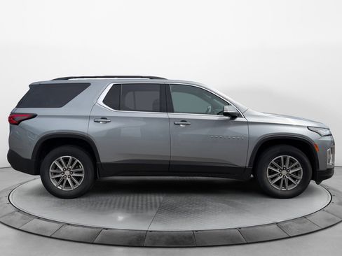 Used 2023 Chevrolet Traverse LT FWD image 2