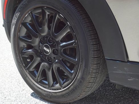 Used 2019 MINI Cooper 2-Door Hardtop w/ Premium Package FWD image 17