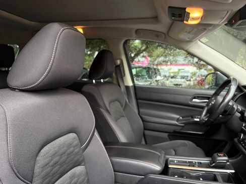 Used 2022 Nissan Pathfinder SV w/ SV Premium Package FWD image 24