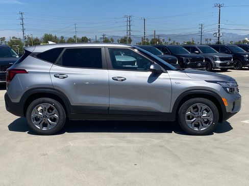 New 2026 Kia Seltos LX image 2