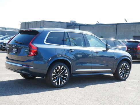 New 2025 Volvo XC90 T8 Core image 3