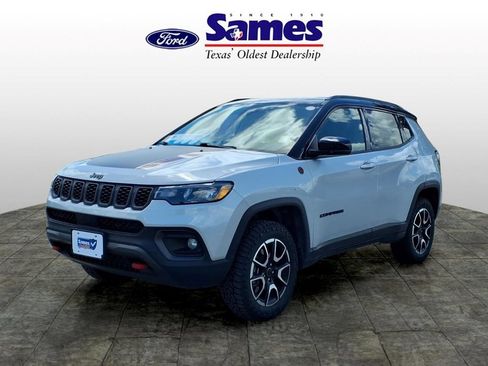 Used 2025 Jeep Compass Trailhawk AWD/4WD image 7